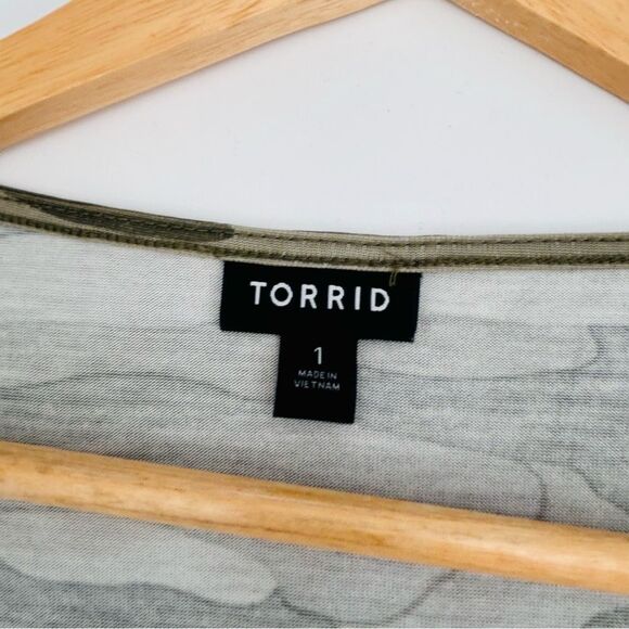 Torrid camo green Cupro Knot Front Tank size 1x - Picture 6 of 7